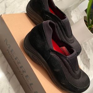 MERRELL women’s black sneakers 8 1/2